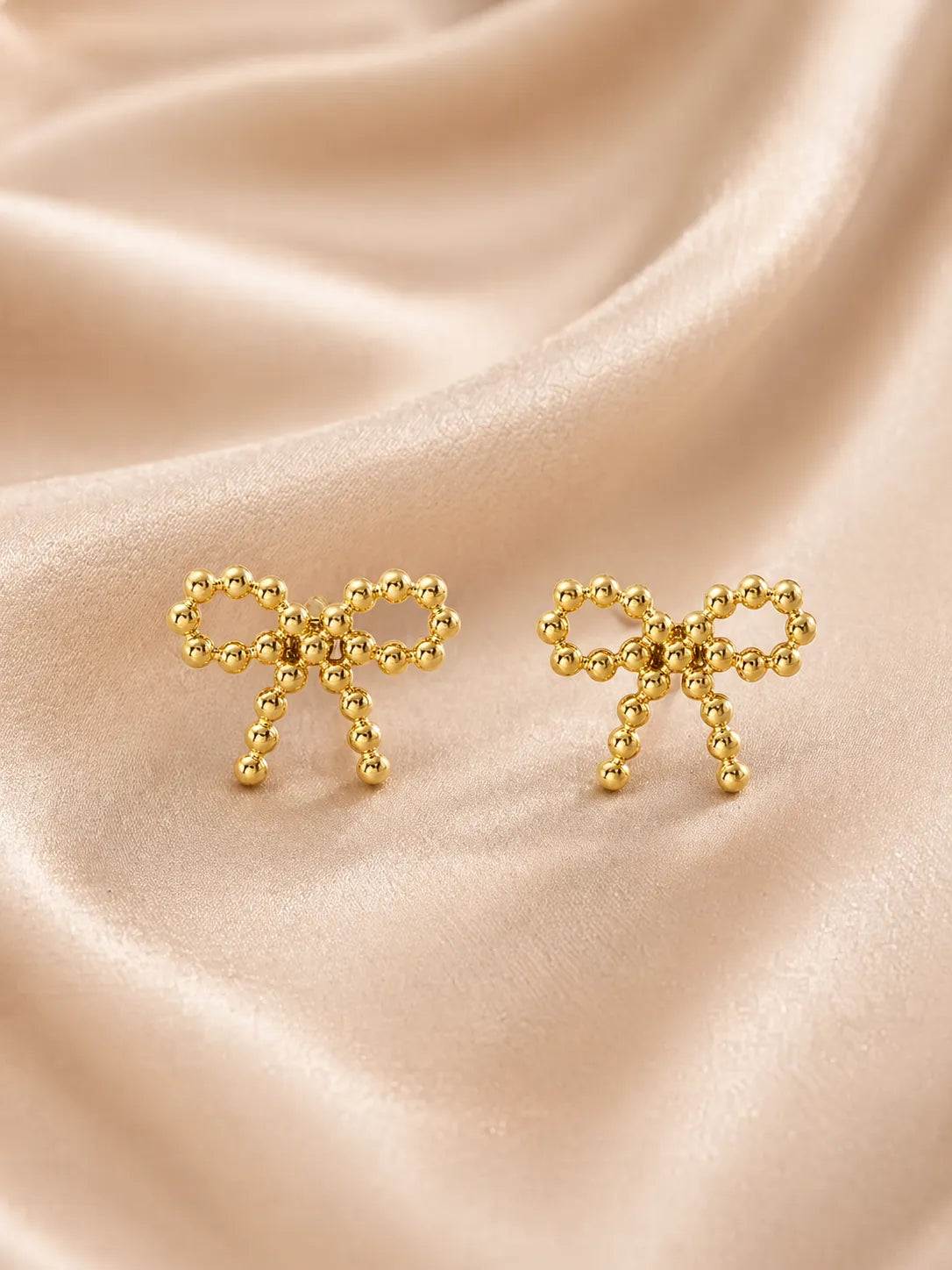 Lazo Chic – Aretes dorados en acero inoxidable