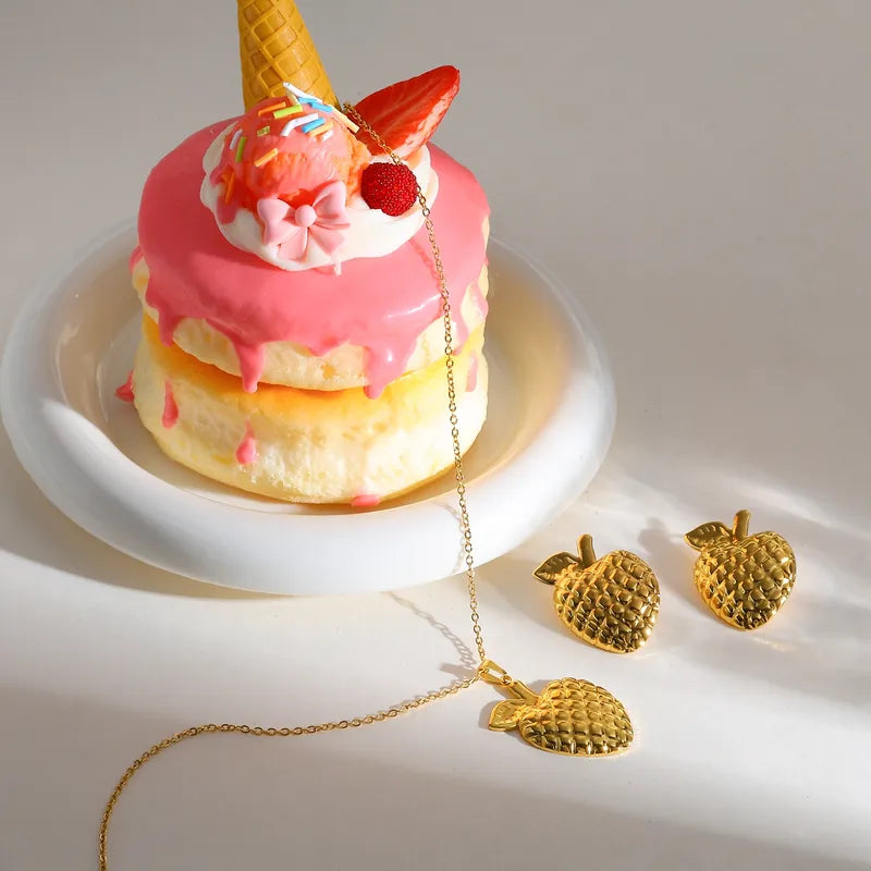 Fresas Doradas – Set collar y aretes en acero inoxidable