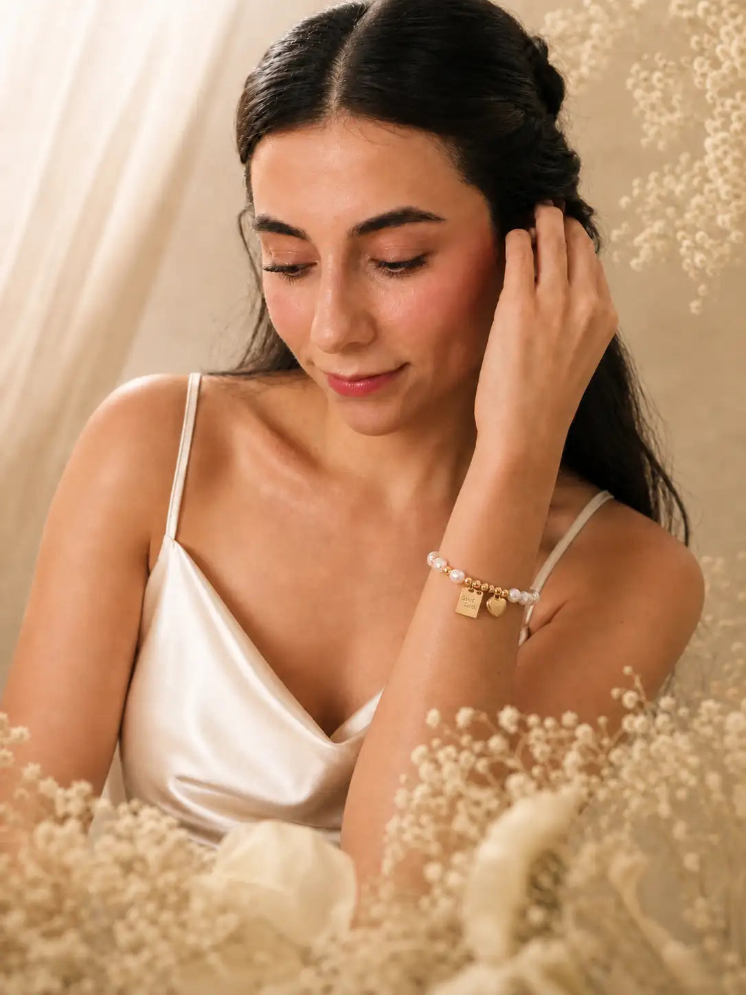 Palabras de Fe – Pulsera de perlas y dijes