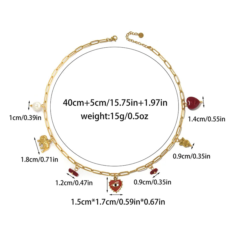 Rojo Chic – Collar dorado con dijes en acero inoxidable