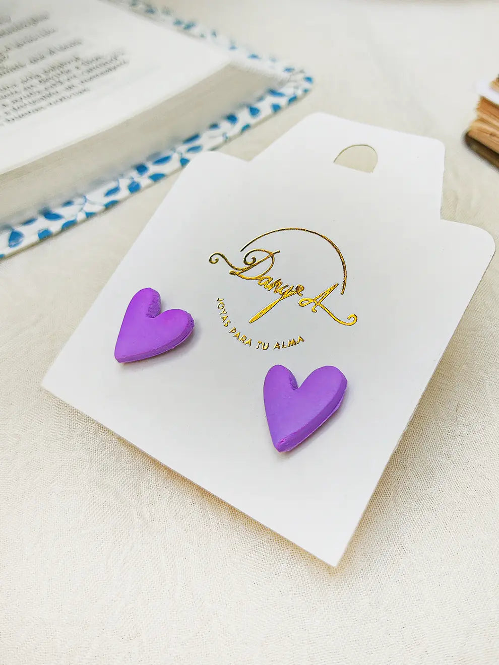 Violet Love – Aretes corazón arcilla