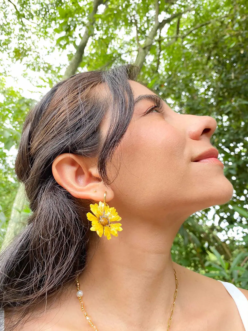 Luz de Campo – Aretes flor natural sellada en resina