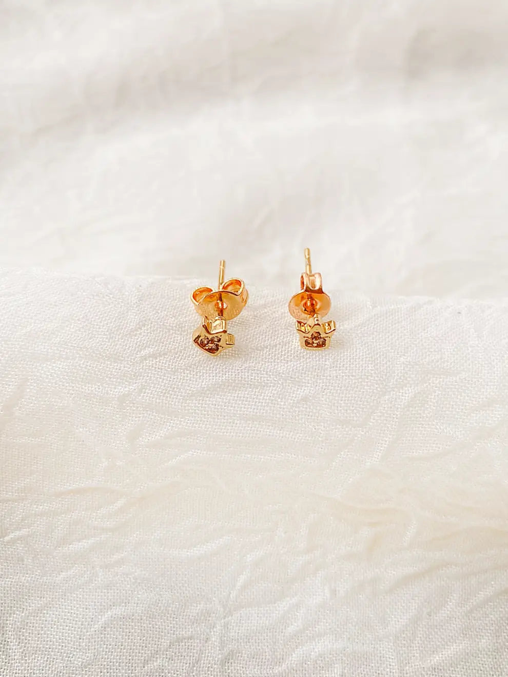Brillo Real – Aretes Topo corona en rodio dorado