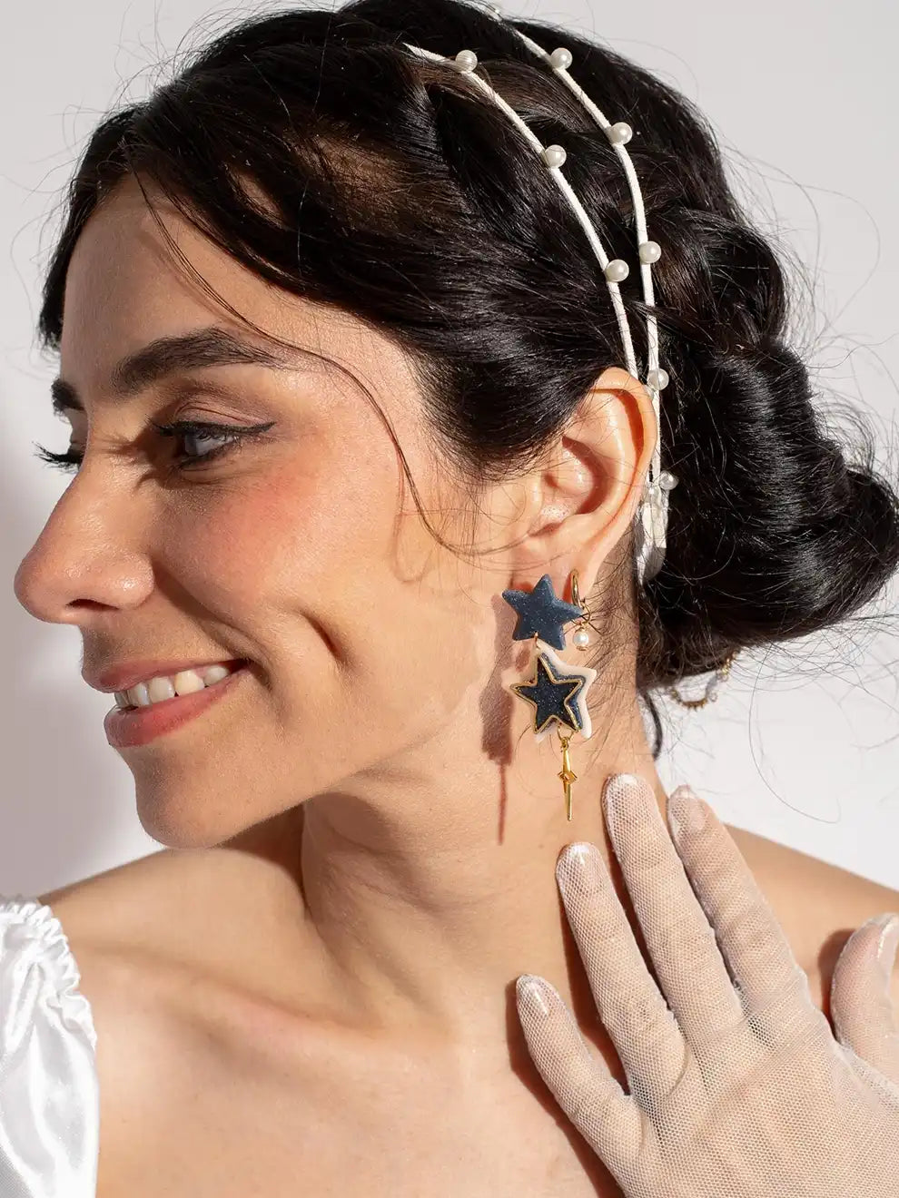 Starlight – Aretes de resina con estrella y rayo dorado