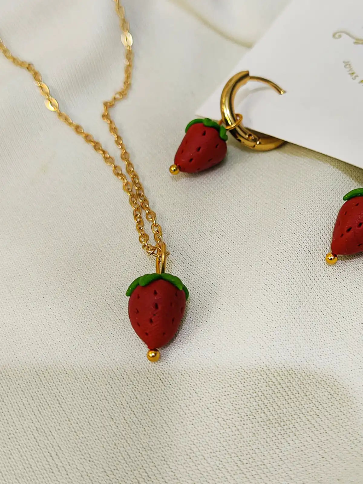 Collar Fresas Mágicas