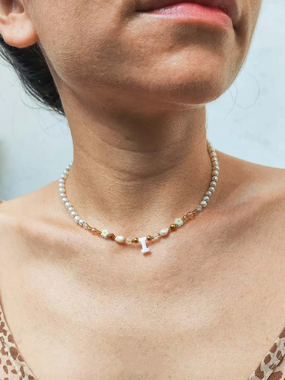 Collar Perlado con Letra