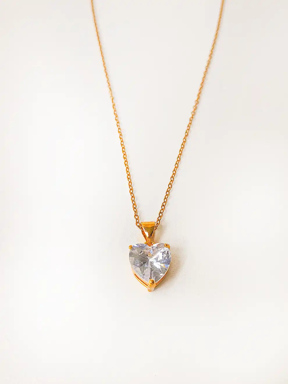 Latido Brillante – Collar corazón zirconia