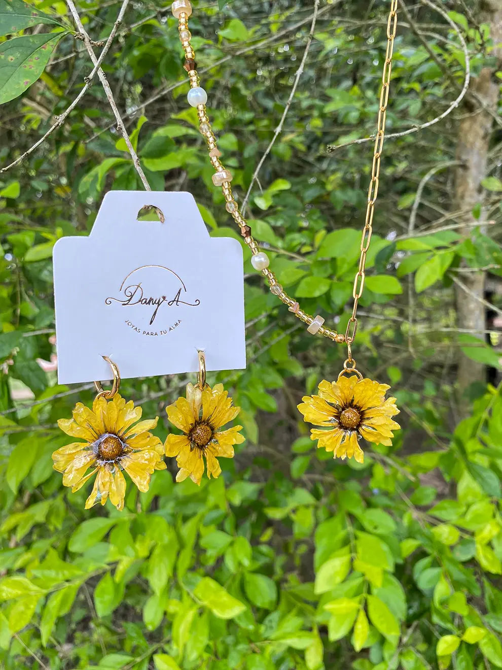 Luz de Campo – Collar flor natural sellada en resina