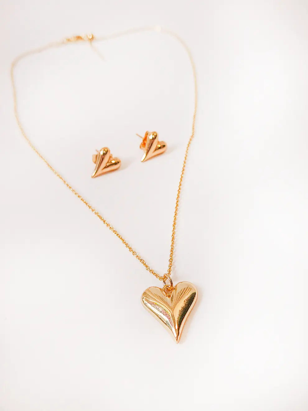 Amor Dorado – Collar y topos corazón