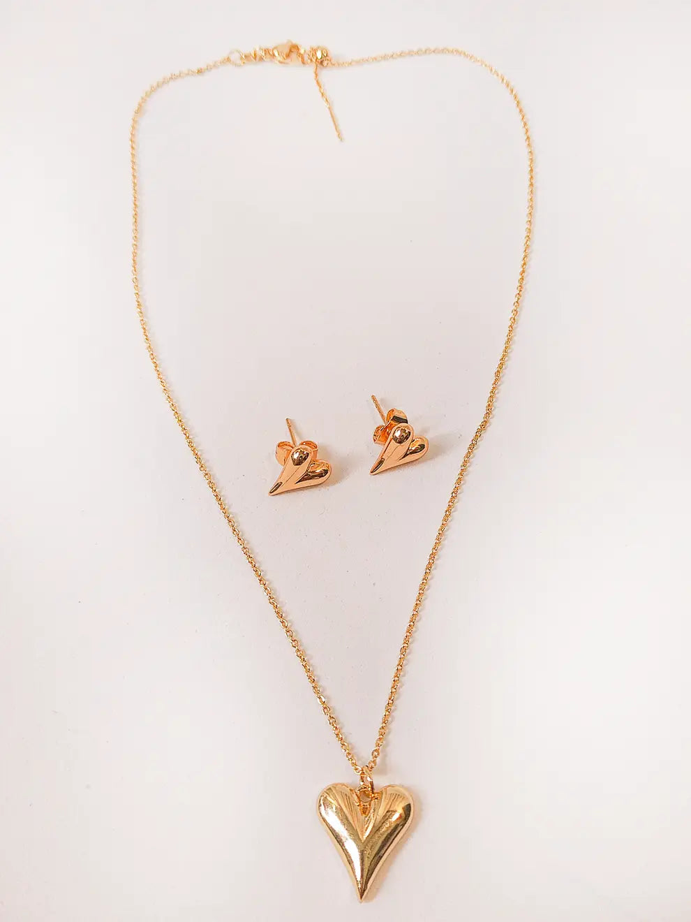 Amor Dorado – Collar y topos corazón
