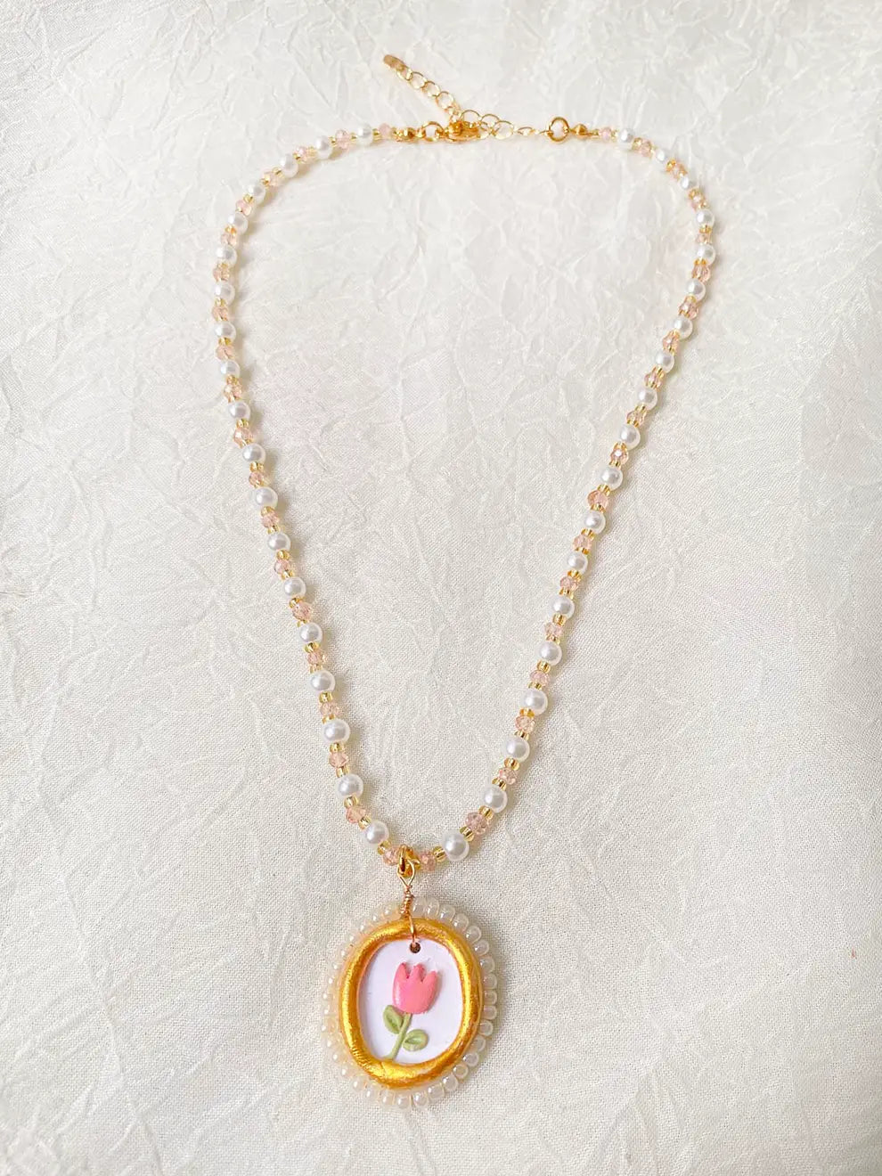 Luz de Jardín – collar perlas y dije en arcilla polimérica