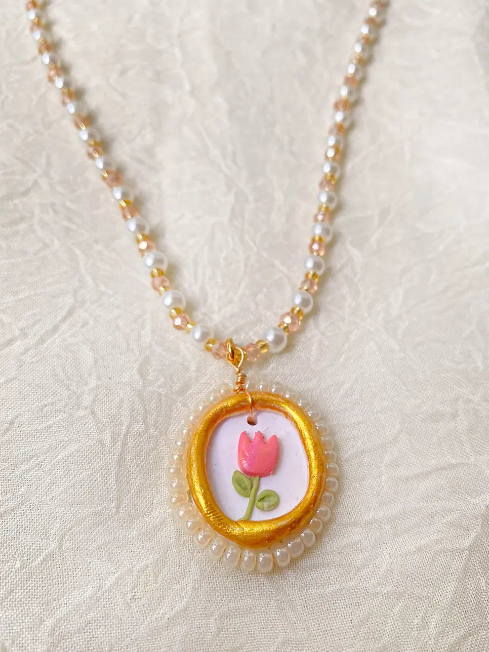 Luz de Jardín – collar perlas y dije en arcilla polimérica