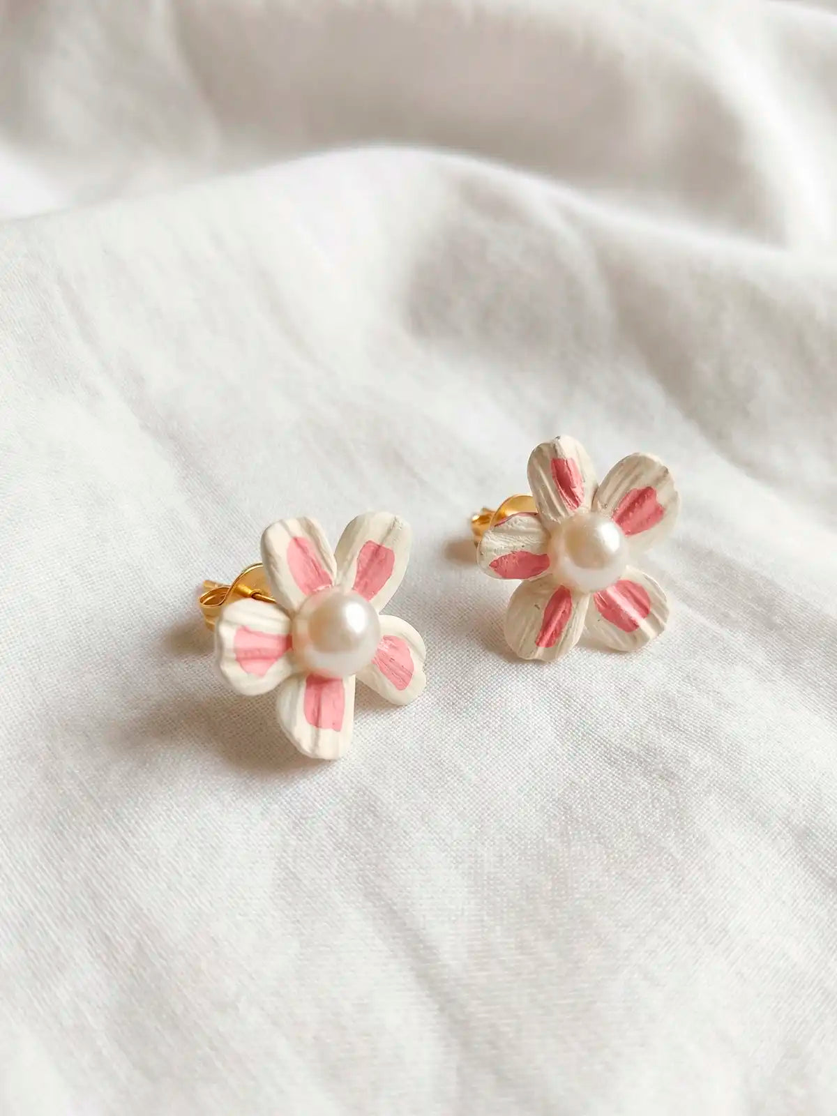 Pétalos de ensueño – Set rosa delicado, arcilla polimérica + acero