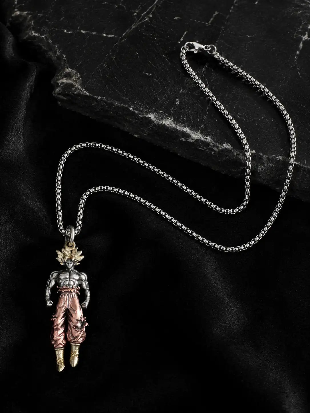 Kakaroto Supremo – Collar urbano con dije de Goku en acero inoxidable