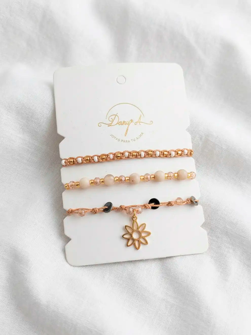 Luz Diaria – Trío de pulseras tejidas a mano