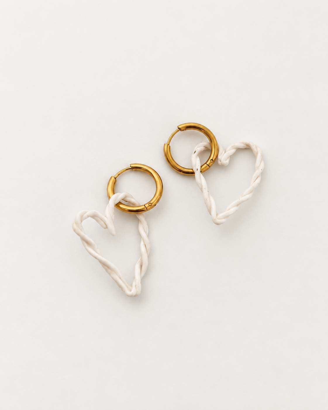 Aretes Corazón Trenzado A119, vista completa del producto