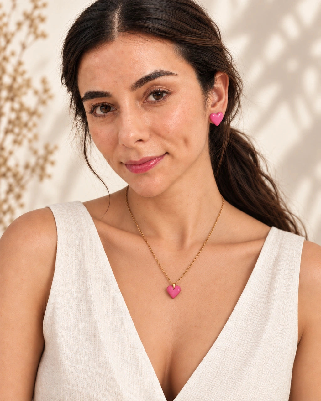 Corazón Rosa C96, set artesanal sobre la modelo