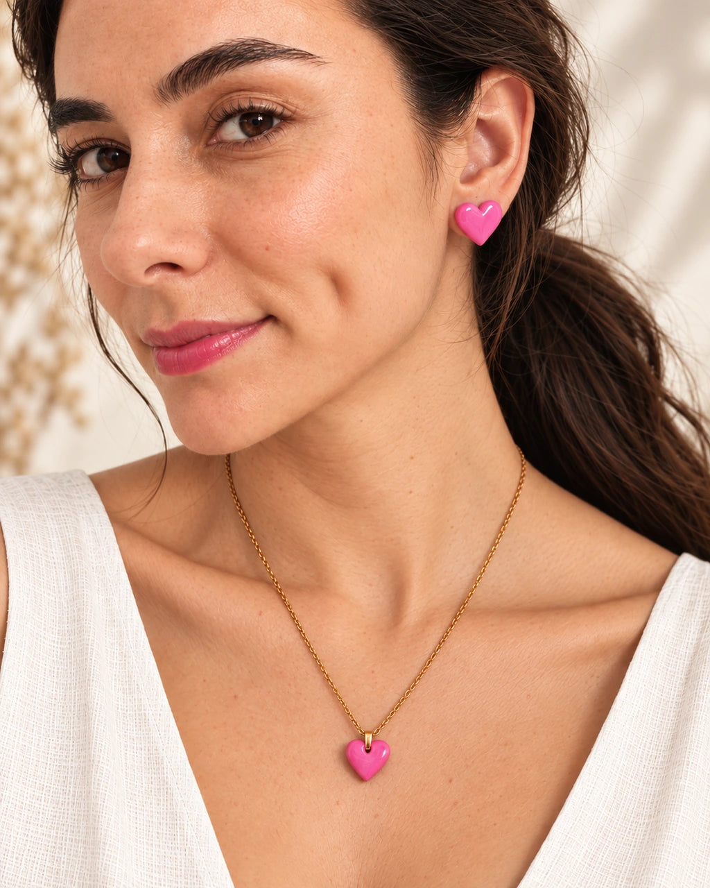 Detalle del arete y collar Corazón Rosa C96
