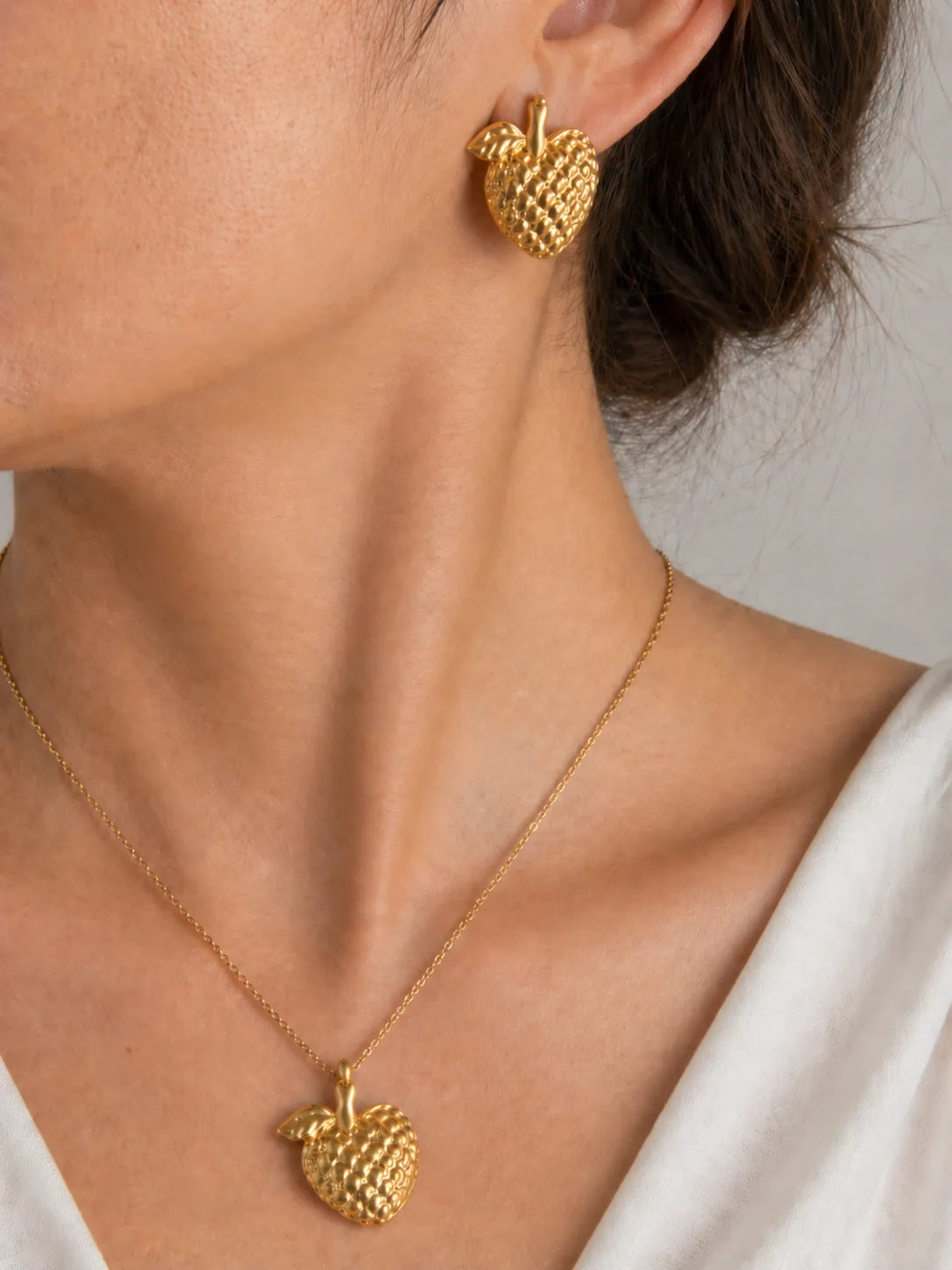 Fresas Doradas – Set collar y aretes en acero inoxidable