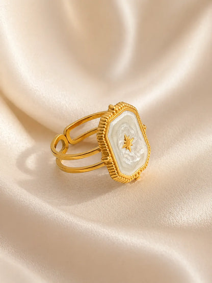 Destello Celeste – Anillo dorado con centro perlado