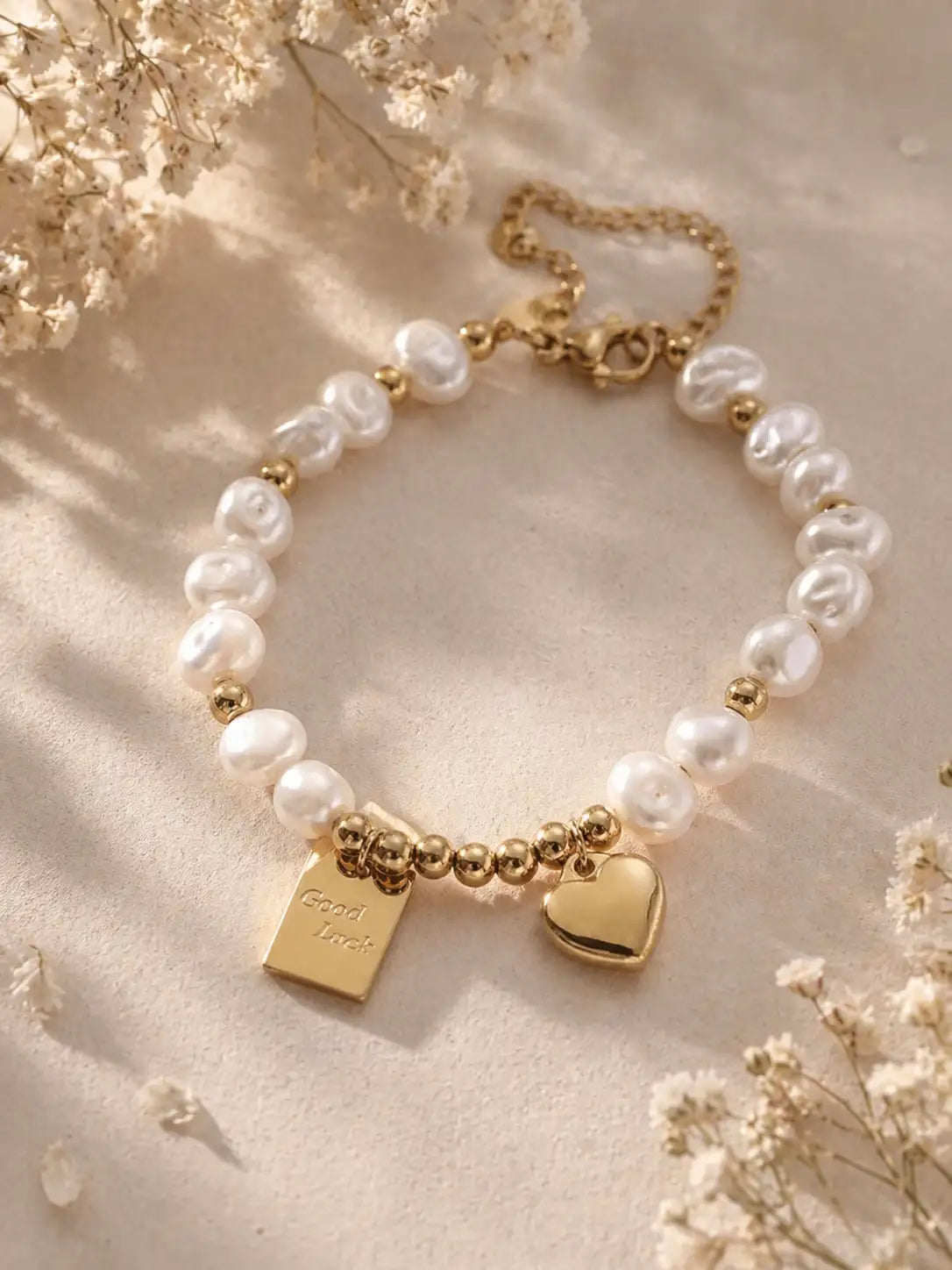 Palabras de Fe – Pulsera de perlas y dijes