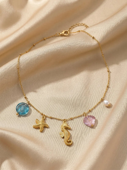Marina Chic – Collar dorado con dijes marinos en acero inoxidable