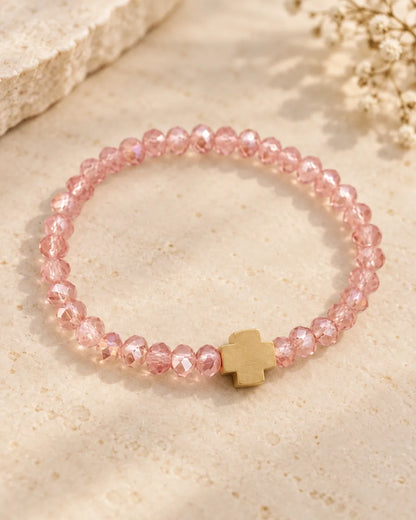 Luz Serena – detalle de cuentas rosadas y cruz dorada