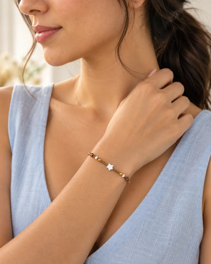Estrella Serena – pulsera ajustable, pose cerca del rostro