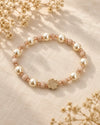Fe Perla – Pulsera elástica con cruz dorada