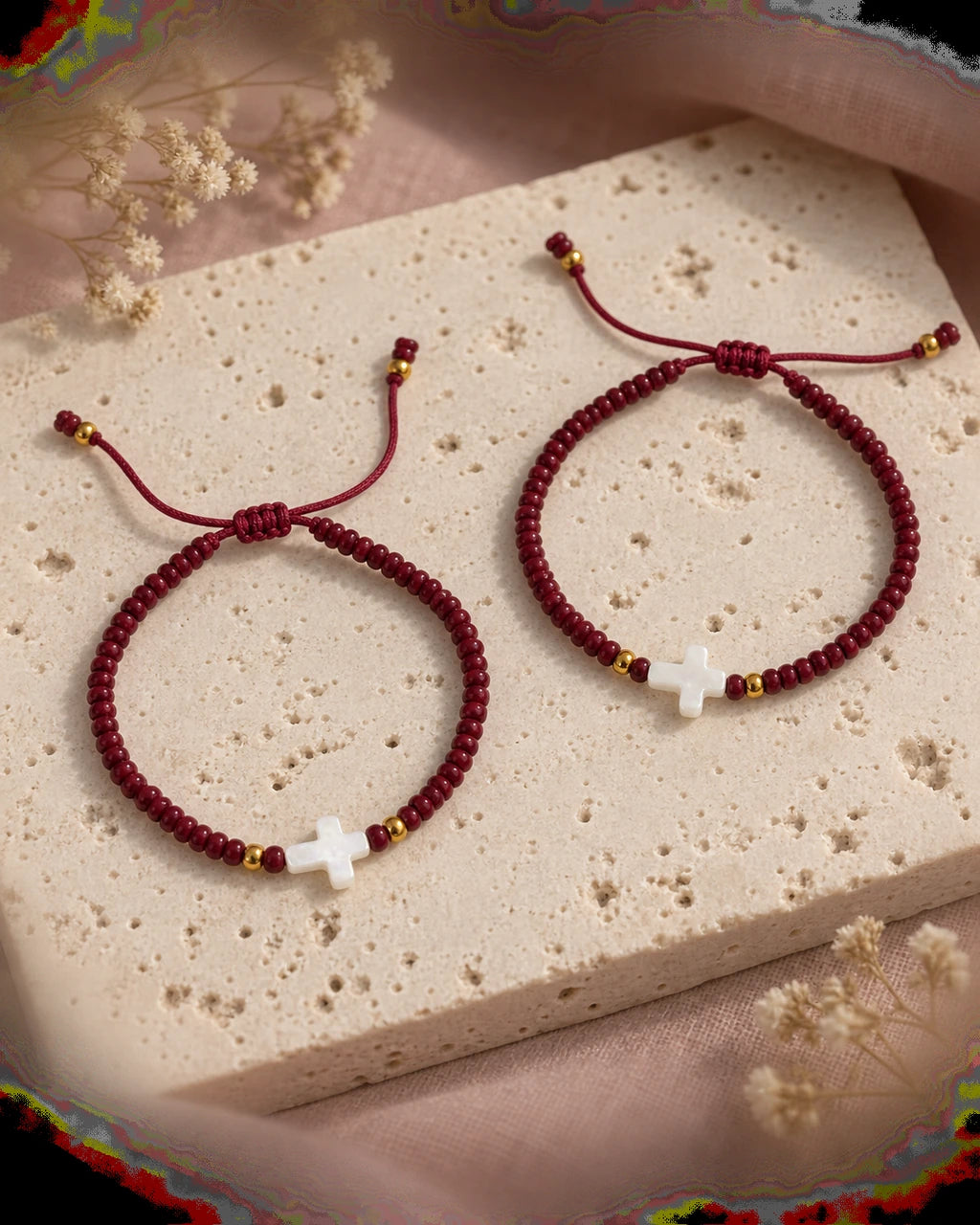 Nuestra Historia Vinotinto – Dúo de pulseras para pareja con cruz de nácar – imagen 5