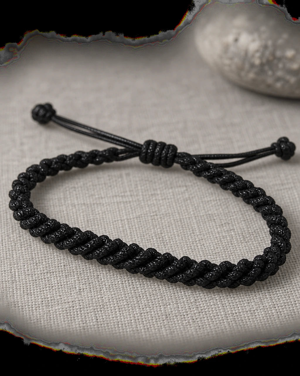 Trama Negra – Pulsera masculina de macramé ajustable – imagen 6