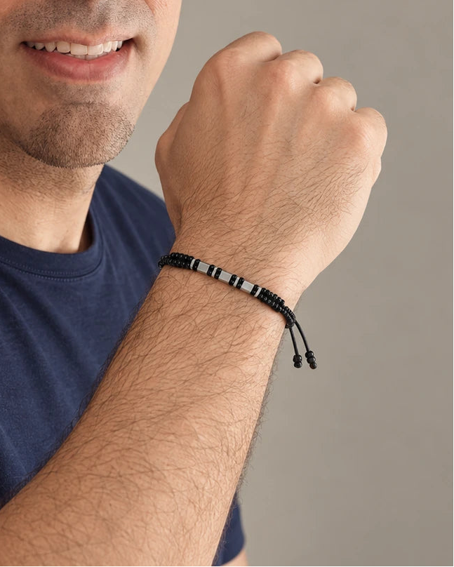 Ritmo Urbano – Pulsera masculina tejida con cuentas metalizadas – imagen 1