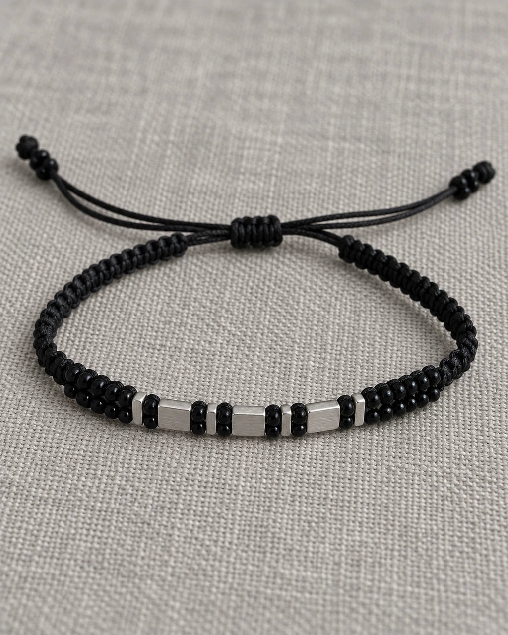 Ritmo Urbano – Pulsera masculina tejida con cuentas metalizadas – imagen 6