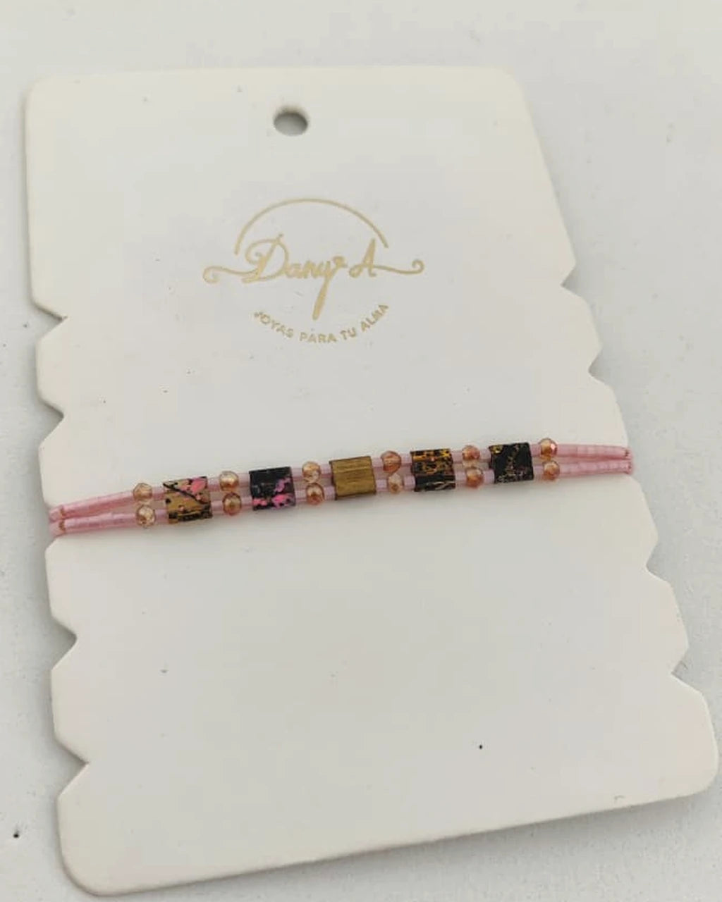 Mosaico Rosa pulsera sobre etiqueta