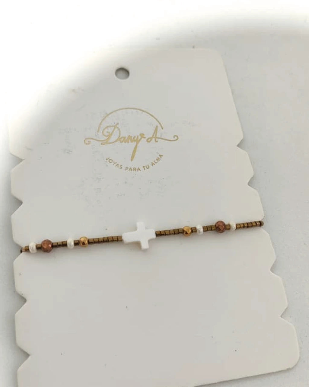 Camino de Fe pulsera sobre etiqueta