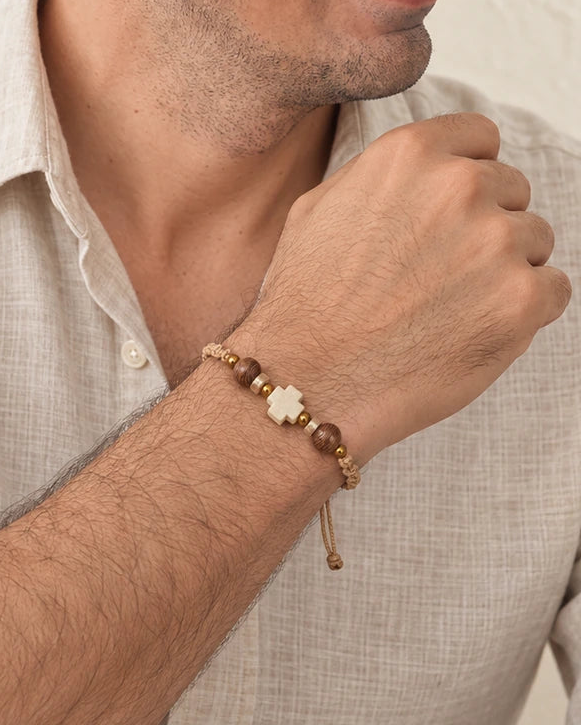 Raíz de Fe – Pulsera masculina con cruz de madera – imagen 1