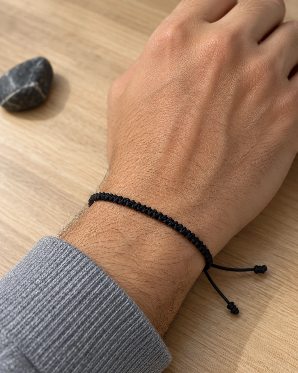 Pulso Nocturno – Pulsera masculina negra en macramé – imagen 4