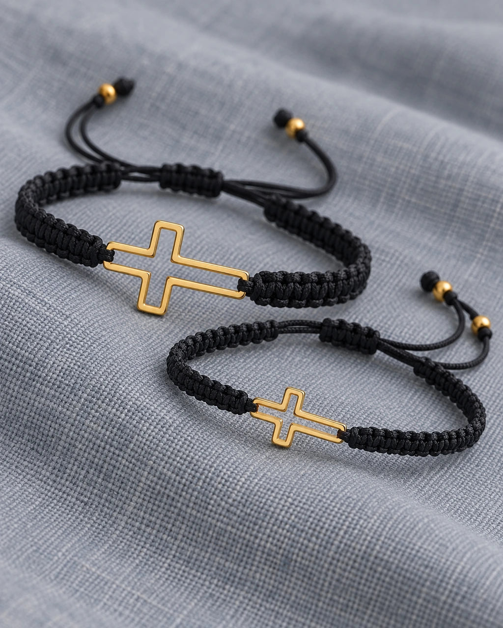 Nuestra Historia Dorada – Dúo de pulseras para pareja con cruz de acero – imagen 6