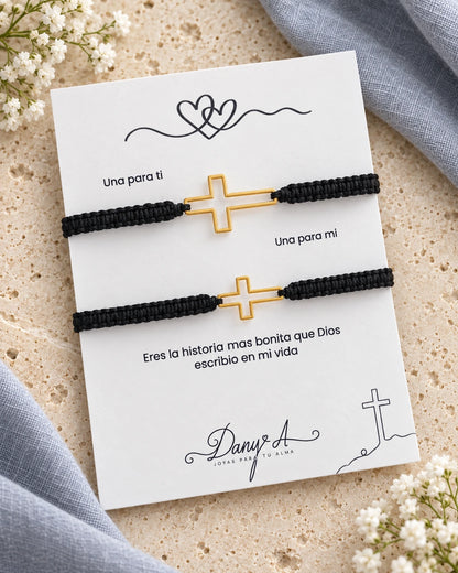 Nuestra Historia Dorada – Dúo de pulseras para pareja con cruz de acero – imagen 7