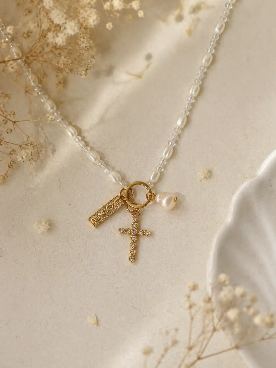 Palabras de Fe – Collar de perlas con cruz
