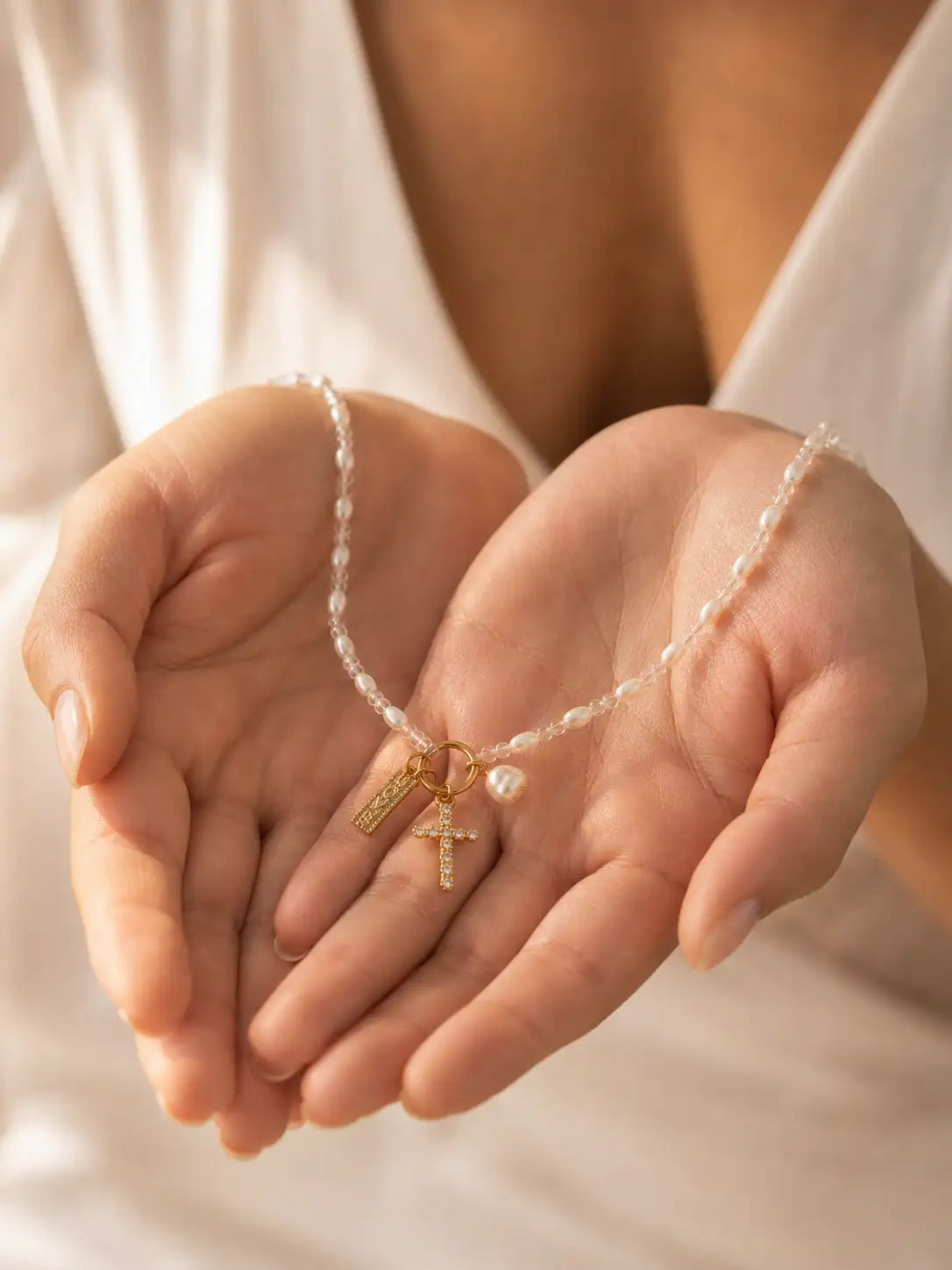 Palabras de Fe – Collar de perlas con cruz