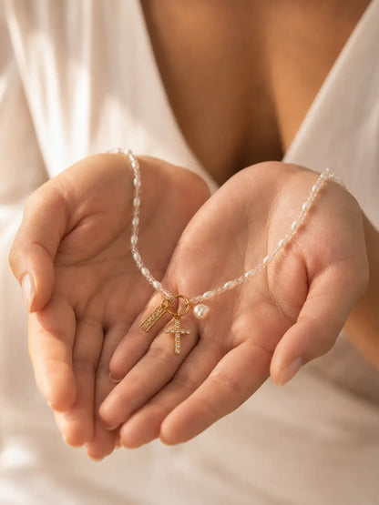 Palabras de Fe – Collar de perlas con cruz