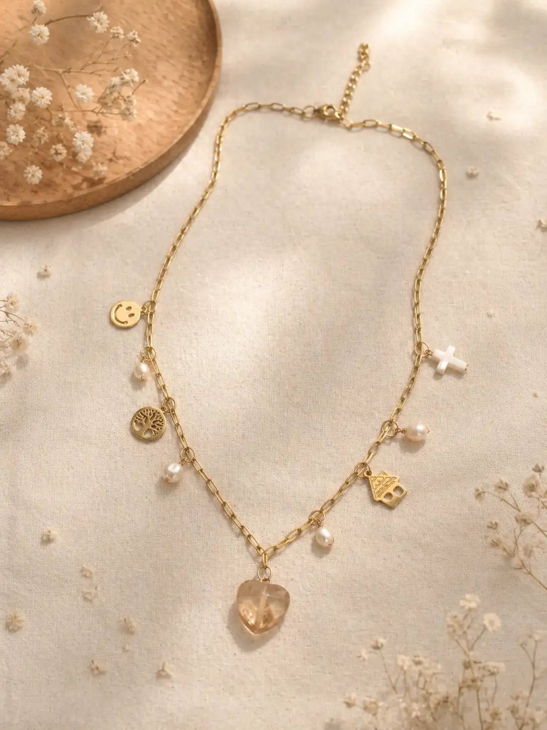 Hogar – Collar con dijes y corazón de cristal