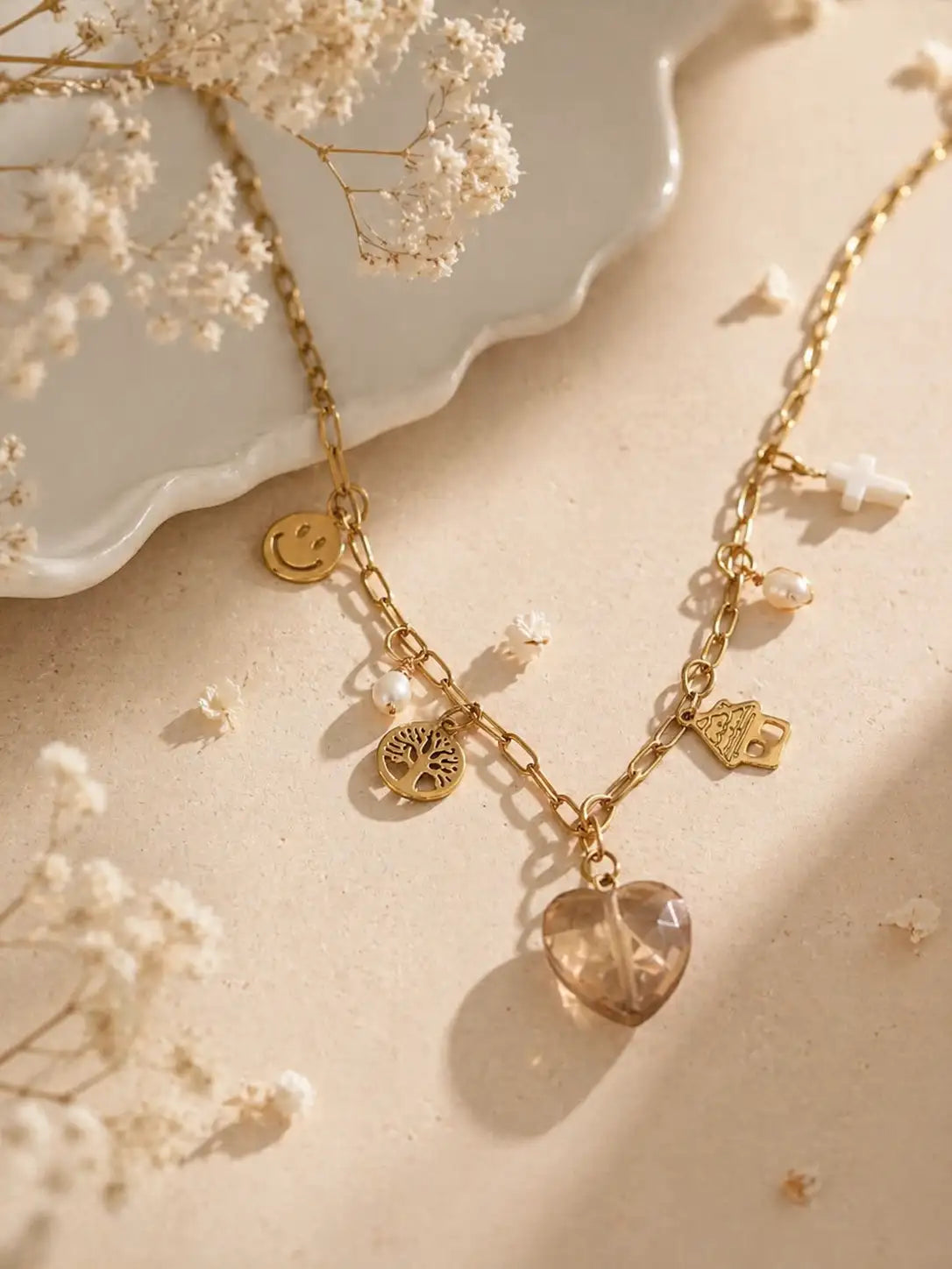 Hogar – Collar con dijes y corazón de cristal