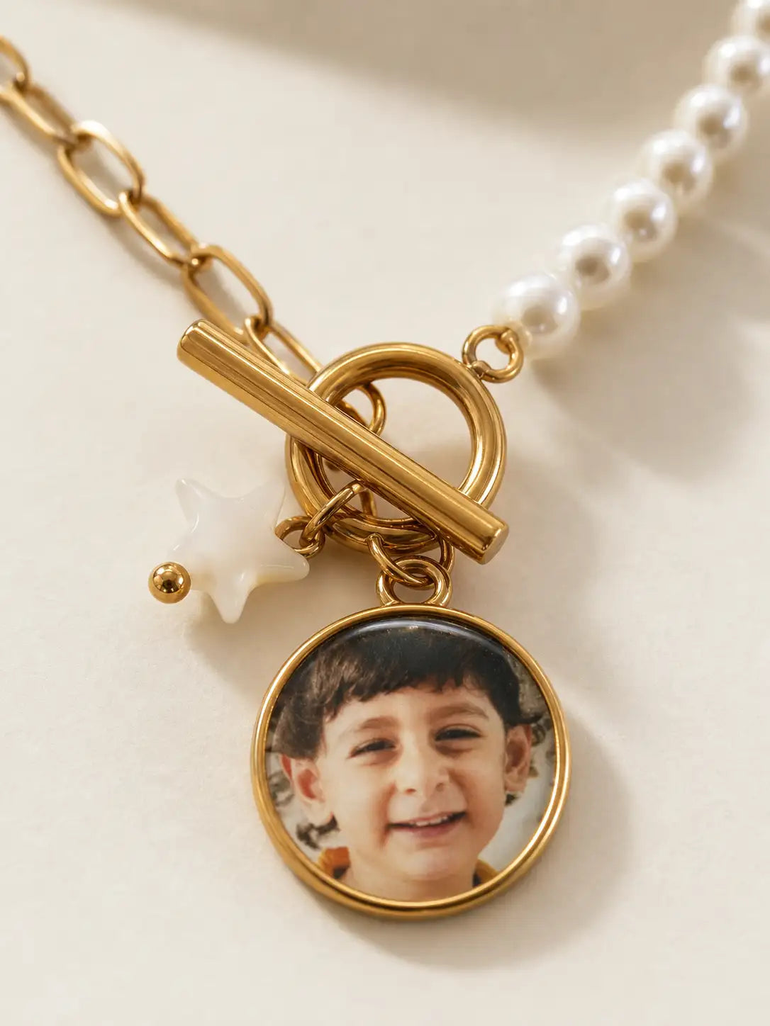 Risas – Collar Relicario perlado con foto personalizada