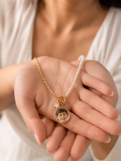 Risas – Collar Relicario perlado con foto personalizada