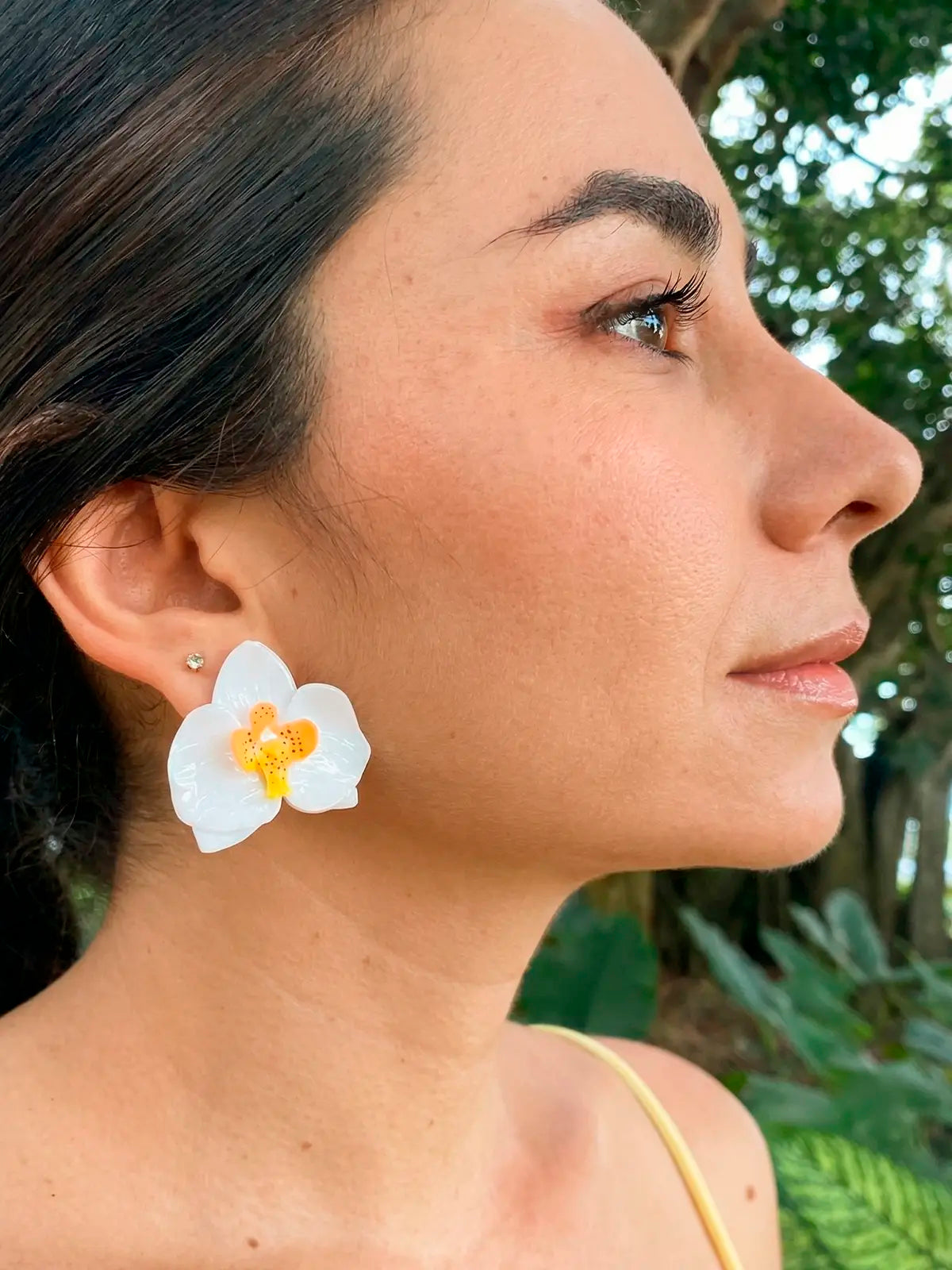 Aretes Flor Orquídea Blanca – Elegancia Natural Hecha a Mano