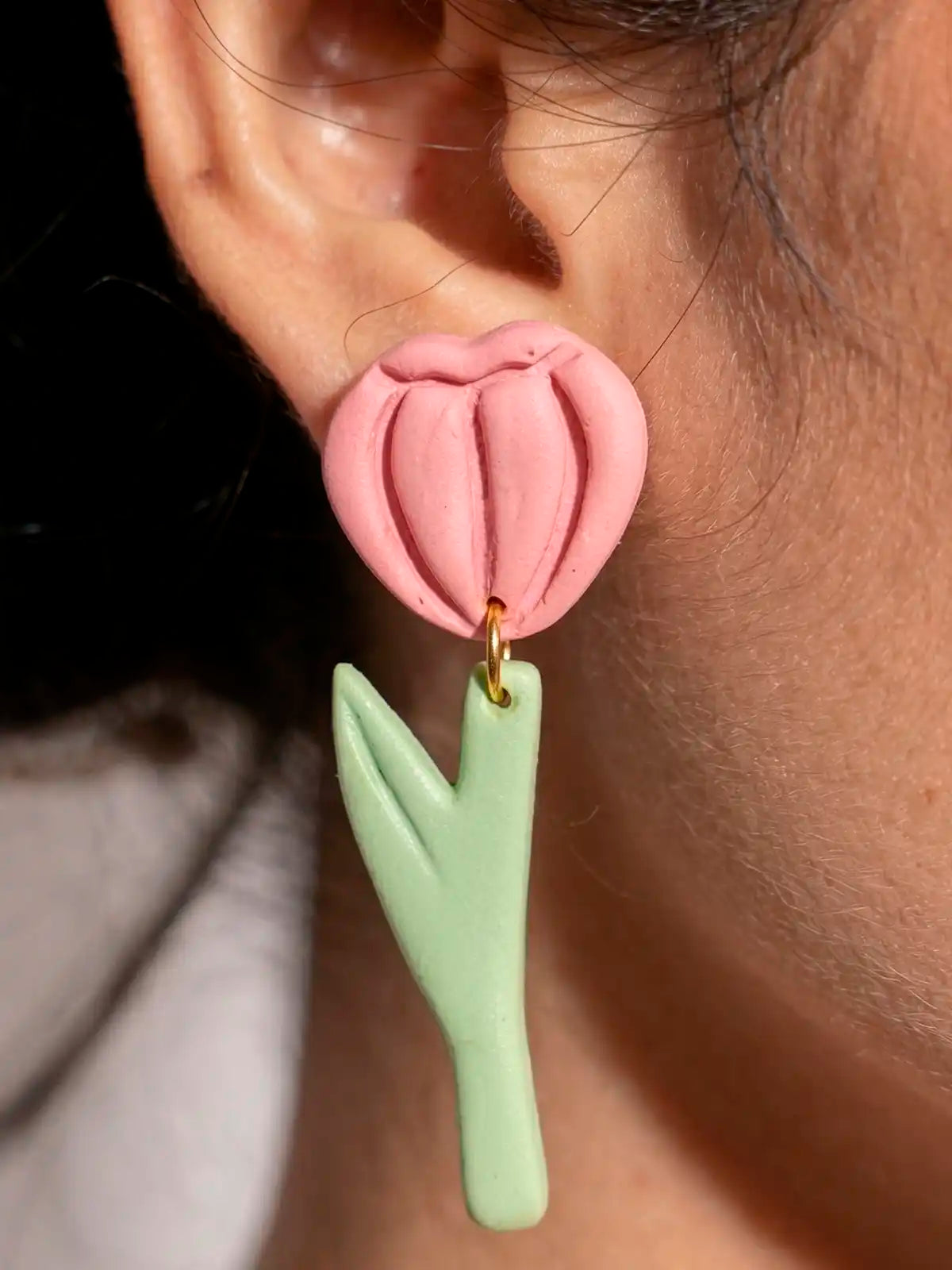 Tulipán Amanecido – Aretes florales en arcilla polimérica