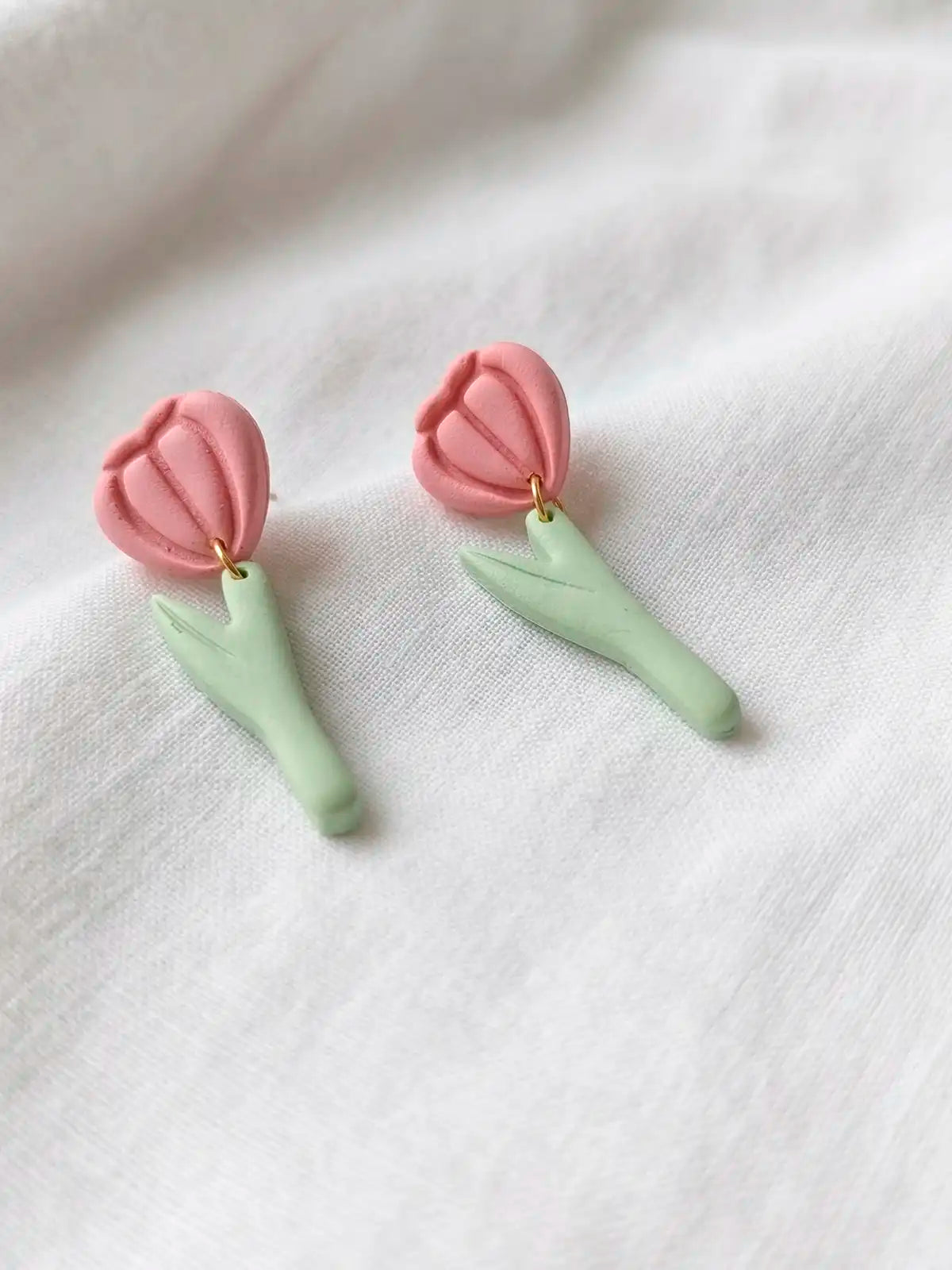 Tulipán Amanecido – Aretes florales en arcilla polimérica