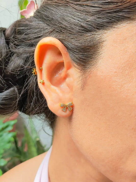 Lazo de Luz – Aretes dorado elgante